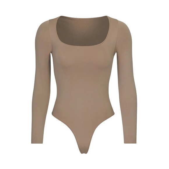 SKIMS Essential Long Sleeve Scoop Neck Bodysuit L/XL Desert - Picture 2 of 12